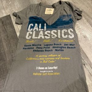 Hollister graphic tee